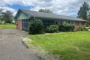 529 E Devon Dr E, Mount Airy, NC 27030 - Photo 2