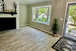 21 Park Village Ln, Greensboro, NC 27455 - Photo 8