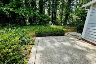21 Park Village Ln, Greensboro, NC 27455 - Photo 22