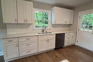 1348 Calvert Dr, Winston-Salem, NC 27107 - Photo 2
