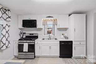 32 W Highland Ave, Granite Falls, NC 28630 - Photo 14