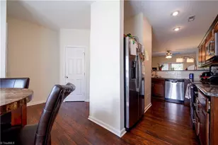 127 Sommerwall Pl, Greensboro, NC 27405 - Photo 4