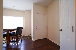 127 Sommerwall Pl, Greensboro, NC 27405 - Photo 2