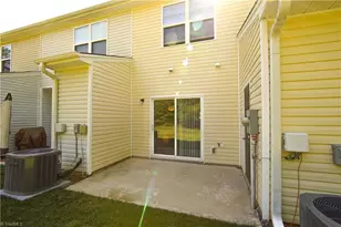 127 Sommerwall Pl, Greensboro, NC 27405 - Photo 12