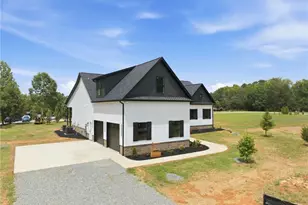 5405 Monterey Glen Ct, Browns Summit, NC 27214 - Photo 4