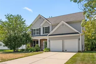 2373 Rockland Cir, High Point, NC 27265 - Photo 2
