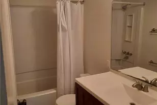 5810 Woodcliff Dr, Greensboro, NC 27410 - Photo 8