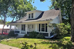 309 Taylor St, Mount Airy, NC 27030 - Photo 2