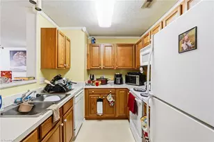 6117 Hedgecock Cir, High Point, NC 27265 - Photo 10