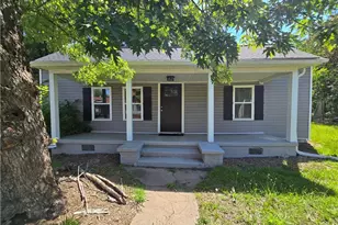 106 S Fieldcrest Rd, Eden, NC 27288 - Photo 1