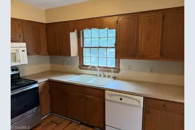 4510 Somersworth Drive, Greensboro, NC 27407 - Photo 8