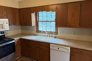 4510 Somersworth Dr, Greensboro, NC 27407 - Photo 8