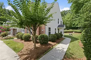 42 Ledgerstone Ln, Greensboro, NC 27407 - Photo 2
