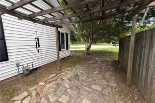 905 Old Winston Rd, High Point, NC 27265 - Photo 20