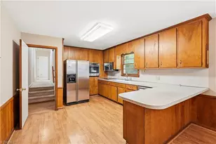 5700 Northlake Dr, Greensboro, NC 27410 - Photo 10