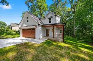 110 Walnut Ave, Yadkinville, NC 27055 - Photo 2
