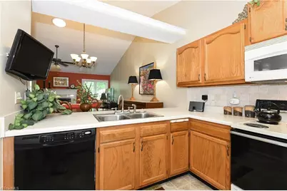 3122 Woodpoint Street, Jamestown, NC 27282 - Photo 8