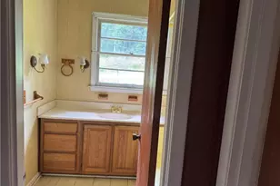 1206 Bridgepoint Rd, Greensboro, NC 27405 - Photo 14