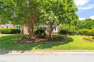 4613 Chesterfield Pl, Jamestown, NC 27282 - Photo 2