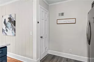 1210 Martin St, Winston-Salem, NC 27103 - Photo 12