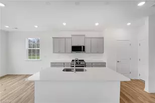5283 Amaryllis Wy, Winston-Salem, NC 27104 - Photo 4