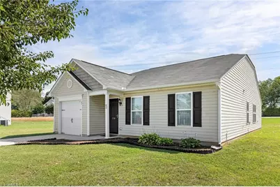 216 Florida Drive, Thomasville, NC 27360 - Photo 2