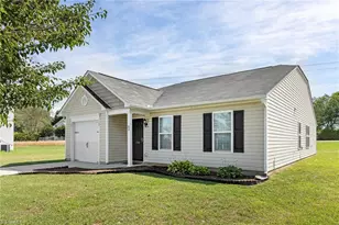 216 Florida Dr, Thomasville, NC 27360 - Photo 2