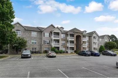 7104 W Friendly Avenue #306, Greensboro, NC 27410 - Photo 2