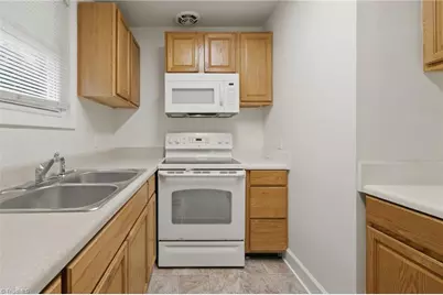 2300 Willow Road, Greensboro, NC 27406 - Photo 8
