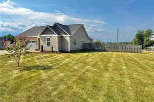 106 Tranquility Ln, Harmony, NC 28634 - Photo 2