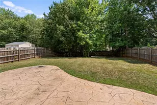 3864 Foliage Dr, Winston-Salem, NC 27101 - Photo 36