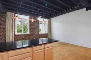 1 W 5th St, Winston-Salem, NC 27101 - Photo 22