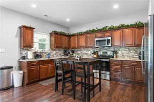 114 Summerland Dr, Greensboro, NC 27405 - Photo 8