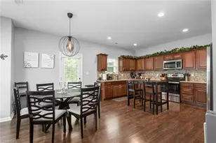 114 Summerland Dr, Greensboro, NC 27405 - Photo 6
