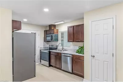 1300 Rotherwood Road, Greensboro, NC 27406 - Photo 24