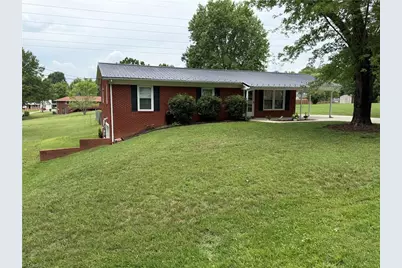 104 Crestview Terrace, Thomasville, NC 27360 - Photo 2