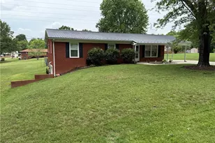 104 Crestview Terrace, Thomasville, NC 27360 - Photo 2