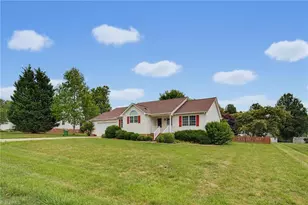 521 Lowergate Ln, Kernersville, NC 27284 - Photo 4