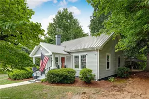 1713 Vance St, Reidsville, NC 27320 - Photo 2