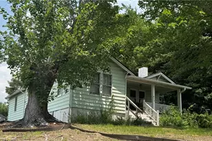 816 W Haymore St, Mount Airy, NC 27030 - Photo 6