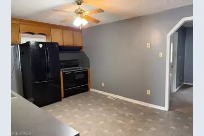 308 Hubbard Street, Reidsville, NC 27320 - Photo 6