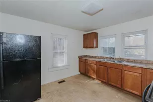 1364 Rauhut St, Burlington, NC 27217 - Photo 8