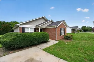 904 Rauhut St, Burlington, NC 27217 - Photo 2
