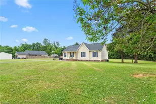 2563 Foxfire Ln, Burlington, NC 27217 - Photo 4