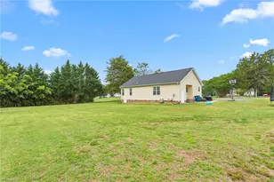 2563 Foxfire Ln, Burlington, NC 27217 - Photo 28