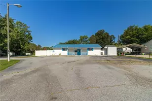 944 Fisher Ferry St, Thomasville, NC 27360 - Photo 2