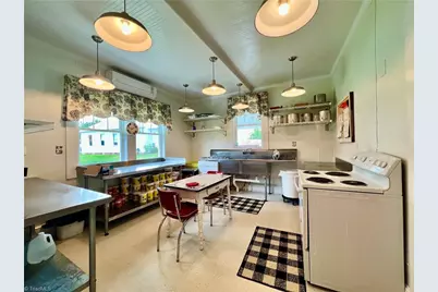 207 W Main Street #B, Pilot Mountain, NC 27041 - Photo 22