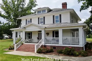 207 W Main St, Pilot Mountain, NC 27041 - Photo 1