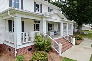207 W Main St, Pilot Mountain, NC 27041 - Photo 2