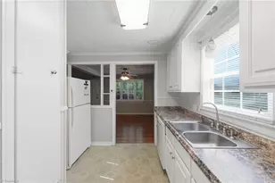 1504 Overbrook Rd, Burlington, NC 27215 - Photo 8